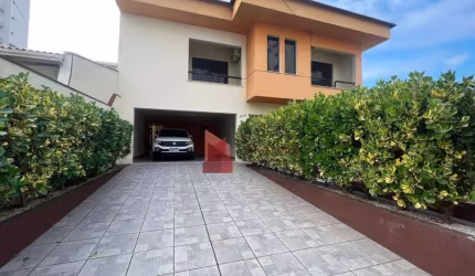 VENDA: Casa com 4 dormitórios - Vila operária- Itajaí /SC