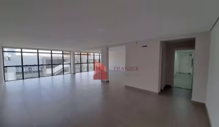 LOCAÇÃO: Andar comercial novo no Centro de Itajaí