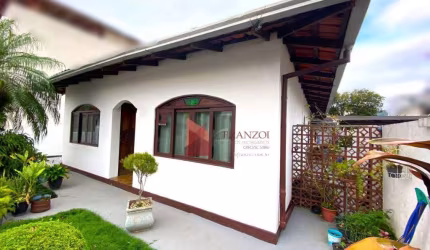 VENDA: Casa com 3 dormitórios no Bairro Dom Bosco em Itajaí