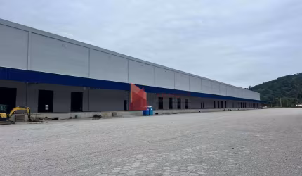 ALUGA-SE ARMAZÉM 50.000 m² CONDOMINIO FECHADO EM ITAJAI/SC.