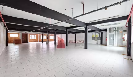 LOCAÇÃO: Galpão com portão nível zero, 3.000m2, bairro Vila Operária, Itajai/SC!