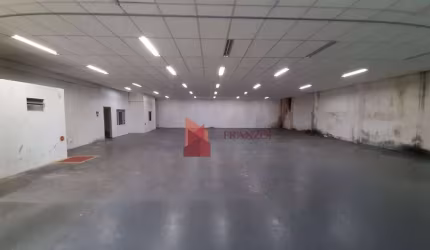 LOCAÇÃO: LOJA com ótimo PONTO COMERCIAL em Itajaí