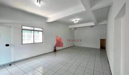 Sala comercial TÉRREA disponível para LOCAÇÃO no CENTRO de Itajaí.