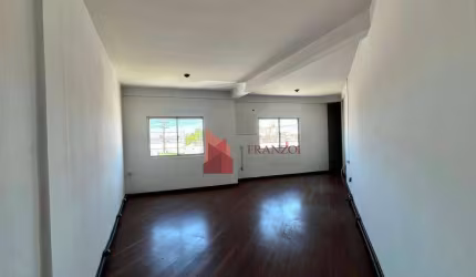 LOCAÇÃO – Sala comercial em piso superior no bairro Cordeiros