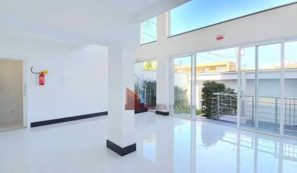 LOCAÇÃO: Sala comercial, semi MOBILIADA, Praia Brava, Itajaí/SC!