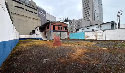 LOCAÇÃO- Galpão com Terreno 761m² Totais | Localização Estratégica em FRENTE AO PORTO