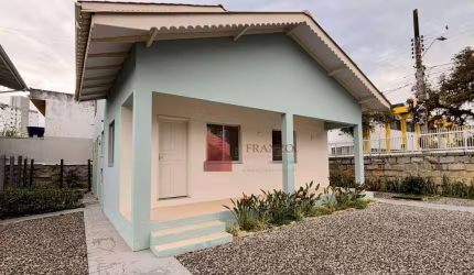 LOCAÇÃO: casa comercial ou residencial no Centro de Itajaí