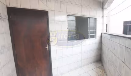 CASA TÉRREA FUNDOS.