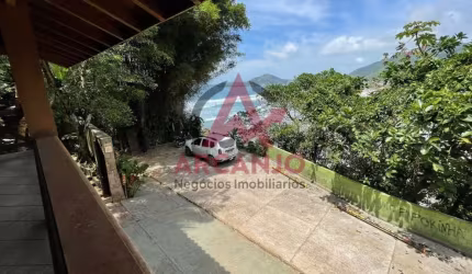 EXCELENTE CASA A VENDA FRENTE MAR NA PRAIA GRANDE UBATUBA-SP