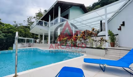 BELA CASA COM VISTA PANORÂMICA DO MAR NA PRAIA DA LAGOINHA EM UBATUBA-SP