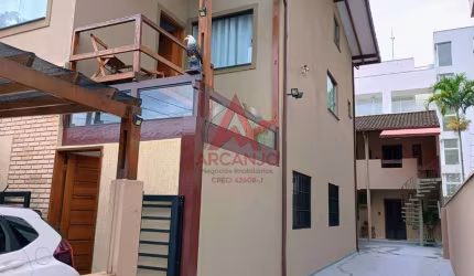 CASA/SUÍTES A VENDA COM ÓTIMA LOCALIZAÇÃO NO ITAGUÁ - UBATUBA-SP