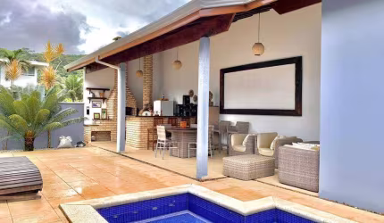 Casa à venda no bairro Horto Florestal em Ubatuba/SP