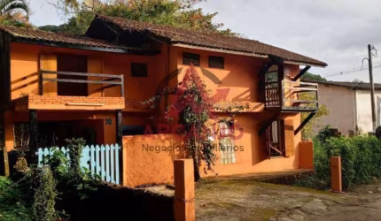 CASA A VENDA NA VILA DE PICINGUABA , PROXIMO A PRAIA - UBATUBA - SP