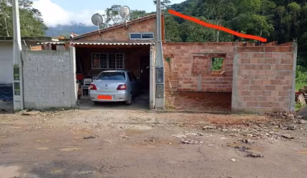 Casa à venda no bairro Figueira em Ubatuba/SP