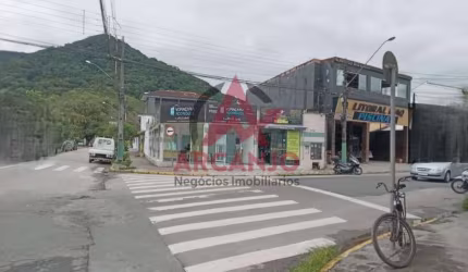 PONTO COMERCIAL  A VENDA COM 4 SALAS  E CASA NOS FUNDOS