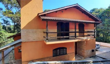 Casa à venda no bairro Caraguatá em Mairiporã/SP