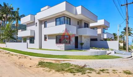 CASA A VENDA EM CONDOMINIO FECHADO NA PRAIA DA LAGOINHA COM 04 SUITES
