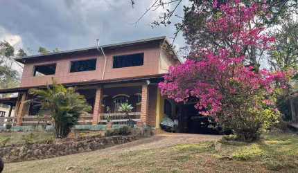 Casa à venda no bairro Jundiaizinho (Terra Preta) em Mairiporã/SP