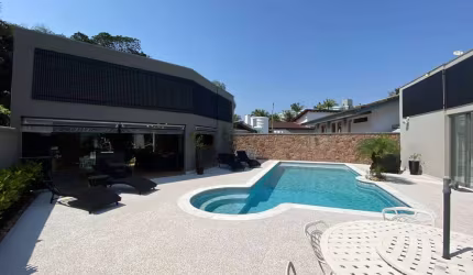Casa à venda no bairro Riviera em Bertioga/SP