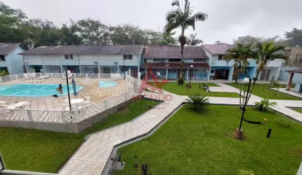 Casa em condomínio no Perequê Açú