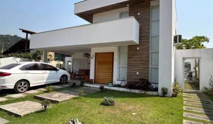 Casa à venda no bairro Horto Florestal em Ubatuba/SP