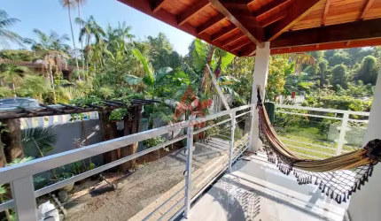 Casa Alto Padrão 02 suítes, espaço gramado e ótima área de lazer