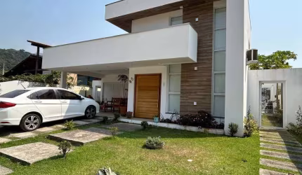 Casa à venda no bairro Horto Florestal em Ubatuba/SP
