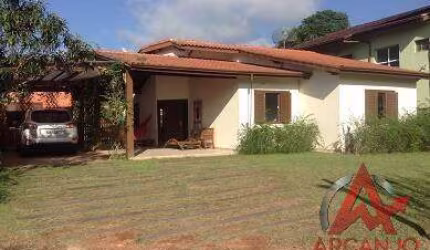 Excelente casa  para locação  02 suítes e 02 quartos , Piscina