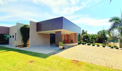 Linda casa no Condomínio Golf Ville em Cambé