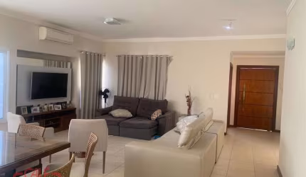 CASA TERREA NO CONDOMINIO SANTA CLARA