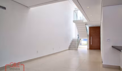 Casa nova em condomínio no Itaici.