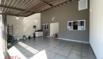 Casa térrea `}a venda c/ 3 dormitórios e 1 suíte