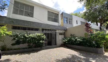Excelente casa comercial no bairro de Santo Amaro.