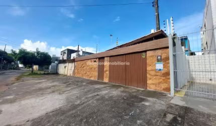 Ótima casa a venda no bairro de Casa Caiada Olinda com 248 metros quadrados distribuídos em dois pavimentos.