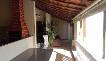 Linda Casa de três dorm no coração do Bosque