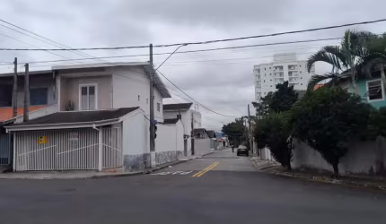 Sobrado com edícula