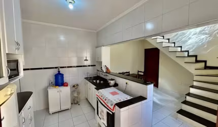 Linda Casa Assobradada no 31 de Março