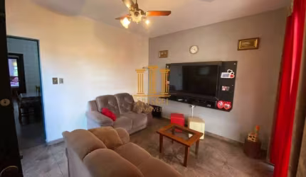 Casa 3 Dorm com suíte + 2 edículas no fundo na Vila São Geraldo em Taubaté - CA529