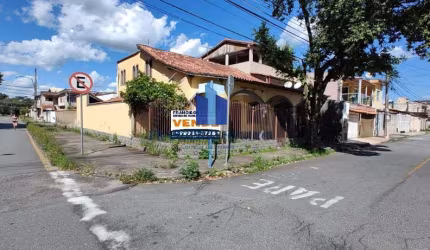 Casa para Venda em Volta Redonda, Volta Grande, 3 dormitórios, 1 suíte, 2 banheiros, 2 vagas