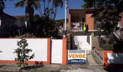 Casa para Venda em Volta Redonda, Laranjal, 4 dormitórios, 1 suíte, 5 banheiros, 3 vagas