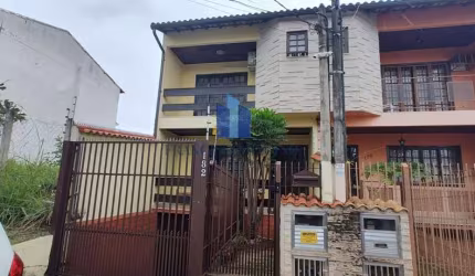 Casa para Venda em Volta Redonda, Village Santa Helena, 3 dormitórios, 1 suíte, 4 banheiros, 3 vagas
