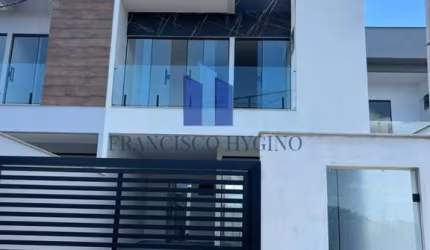 Casa para Venda em Volta Redonda, Jardim Belvedere, 3 dormitórios, 3 suítes, 5 banheiros, 2 vagas