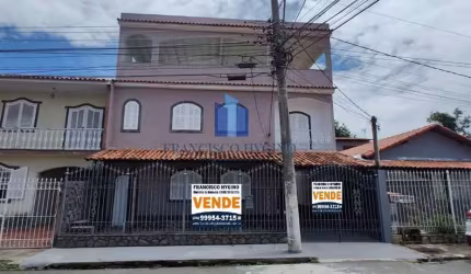 Casa para Venda em Volta Redonda, Barreira Cravo, 4 dormitórios, 2 suítes, 4 banheiros, 2 vagas