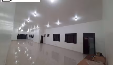 Excelente Salão Comercial, 2 Banheiros, 2 Vagas, 228m