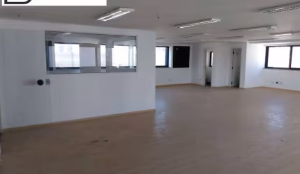 Excelente Conjunto Comercial, Sala de 130m, 4 Banheiros e 4 vagas.
