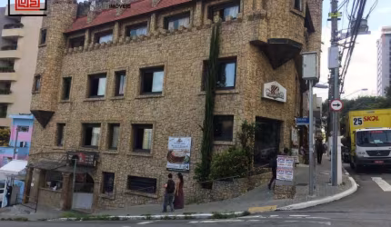 EXCELENTE  PRÉDIO COMERCIAL 6 BANH, SEM VAGA, COM 700m2.