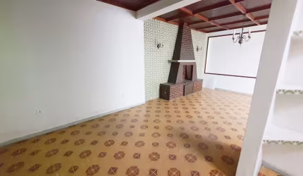 Casa no Bairro da Penha em torno de todo comercio e a super via RJ