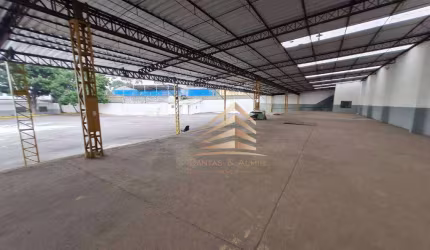 Alugo Armazém/ Área/ Galpão com plataforma com 1735m²