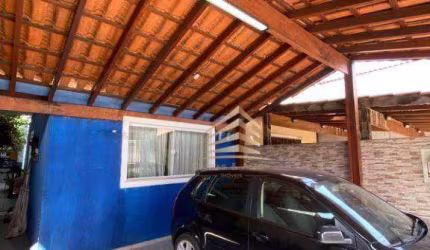 Sobrado com 3 dormitórios, 1 suíte, sala ampla, coz planejada, área gourmet com churrasqueira, forno e fogão a lenha, corredor e vaga para 2 veículos