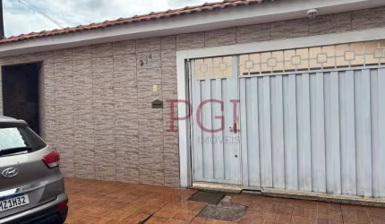 Vendo Casa Jardim Helena 3Quartos ,Garagem para 5 carros otima localização na zona leste próximo a escolas, supermercados, farmácias e rodovias.